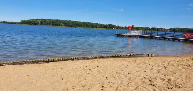 Domki domek z bala przy plaży nad jeziorem Głuszyńskim Orle
