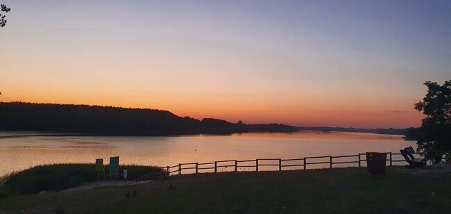 Domki domek z bala przy plaży nad jeziorem Głuszyńskim Orle