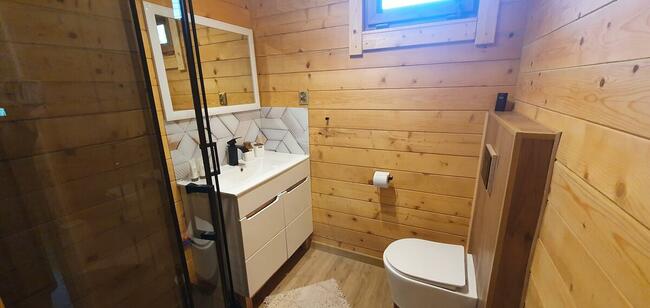 Domki domek z bala przy plaży nad jeziorem Głuszyńskim Orle