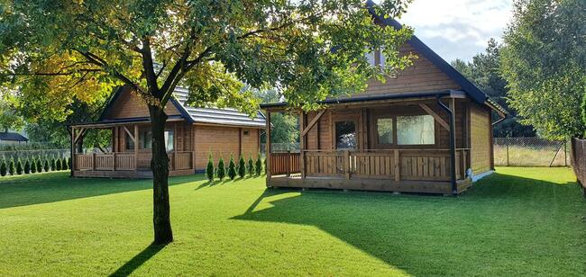 Domki domek z bala przy plaży nad jeziorem Głuszyńskim Orle