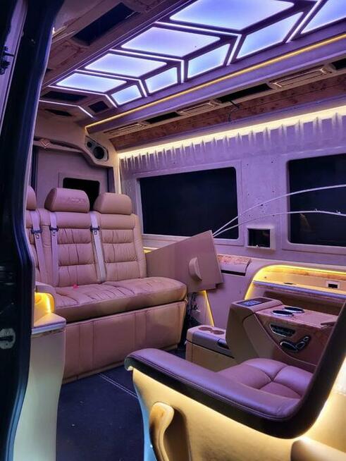 Samochód osobowy VIP Sprinter 7-osobowy
