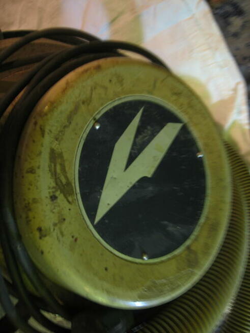 odkurzacz warstatowy-budowlany bezworkowy.moc 1000 wat.