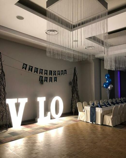 napis love świecące cyfry 18 świecące 40 lustrzane cyfry