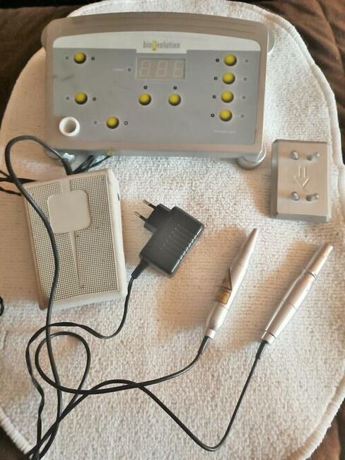 Sprzedam urządzenie do makijażu permanentnego i tatuażu.