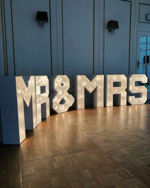 napis love świecące cyfry 18 świecące 40 lustrzane cyfry