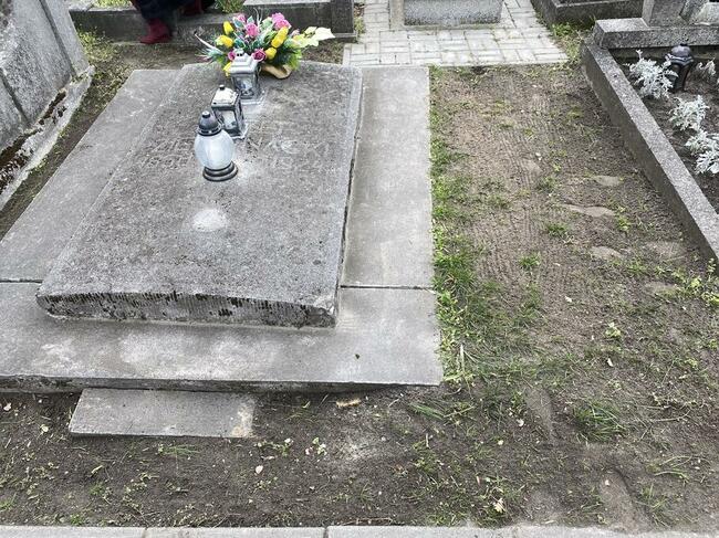 Podwójne miejsce na cmentarzu parafialnym Lubliniec