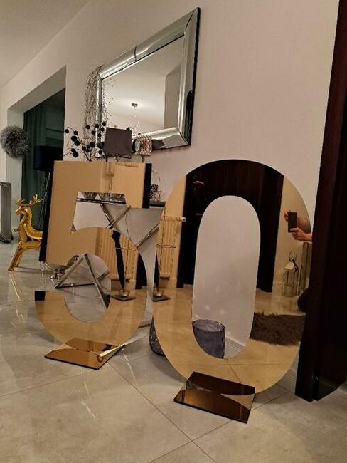 napis love świecące cyfry 18 świecące 40 lustrzane cyfry