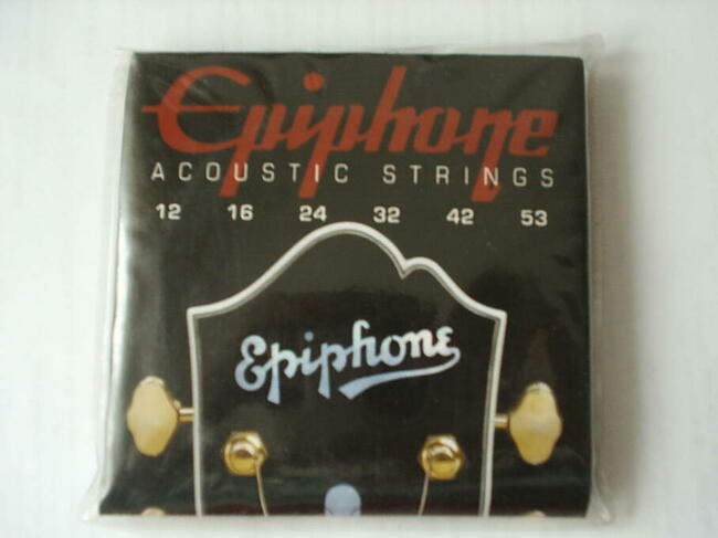 Różne struny stalowe do gitar akustycznych