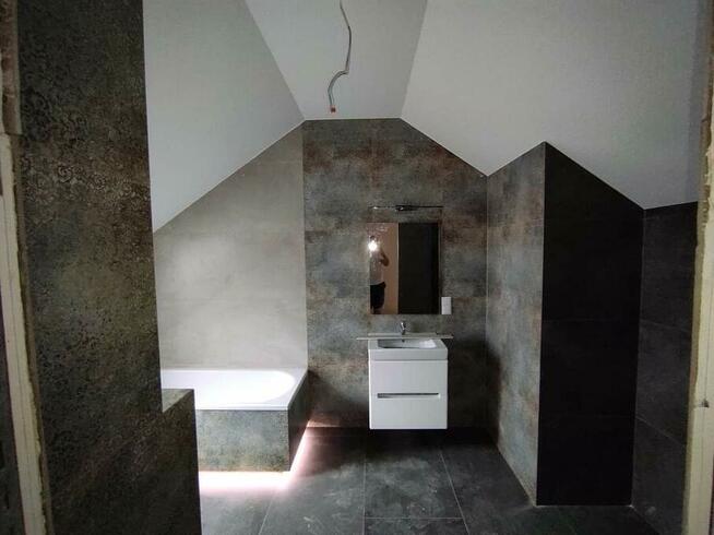 Fliziarz glazurnik oferuje swoje usługi wykończenia wnętrz