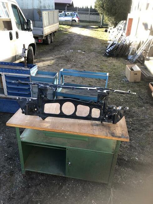 BMW E34 pas przedni