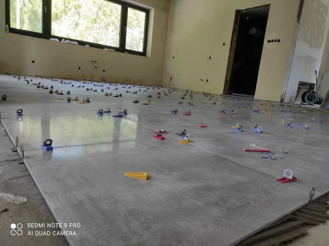 Fliziarz glazurnik oferuje swoje usługi wykończenia wnętrz