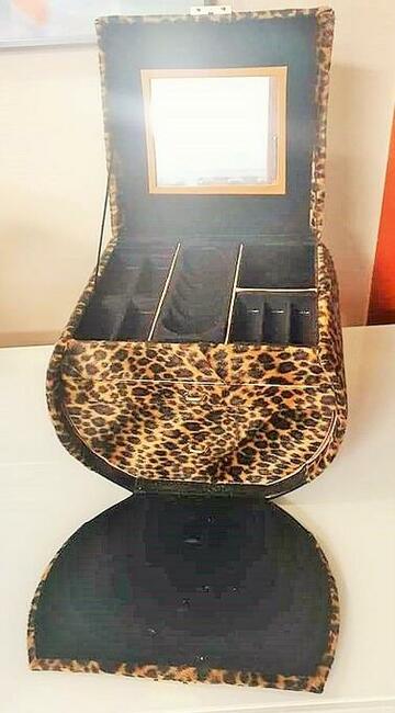 Kuferek na kosmetyki