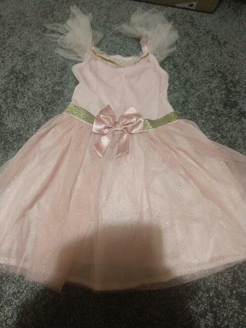 Sprzedam ubranka dziewczęce.