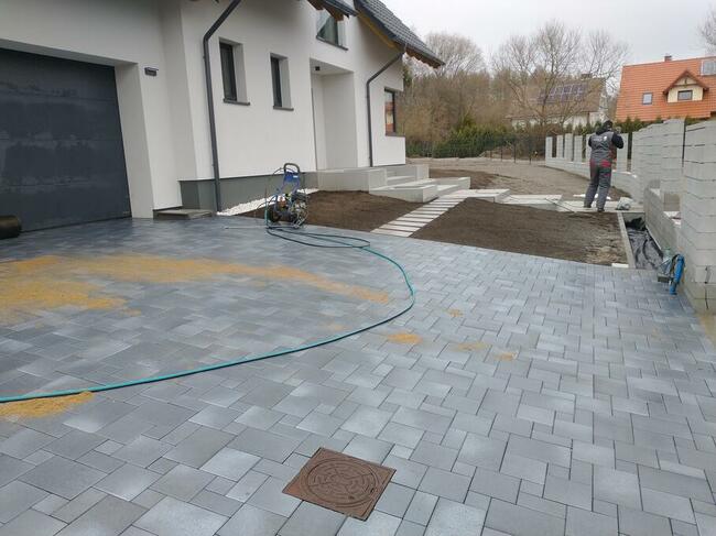 Układanie kostki brukowej w Pruszczu Gdańskim i okolicach