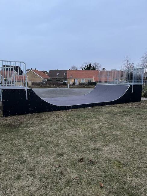 Poszukuje monterów placów zabaw do pracy w Dani Kopenhaga .