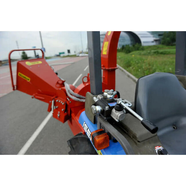 Usługi rębakiem mielenie mulczowanie gałęzi wycinka.