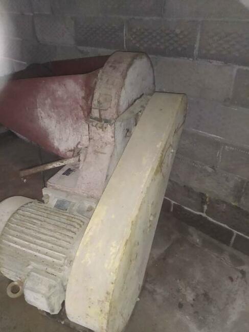 Śrutownik rozdrabniacz bijakowy