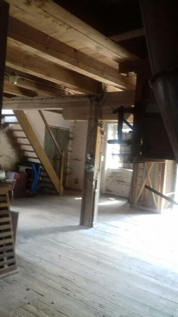 Atrakcyjny Dom na wyspie (możliwa elektrownia wodna)