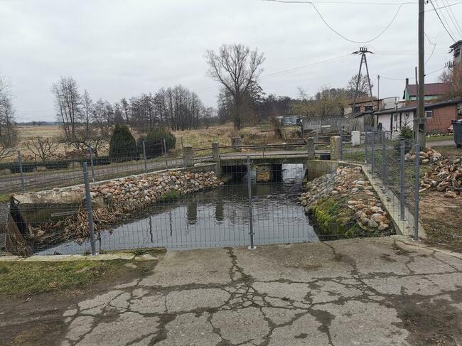 Atrakcyjny Dom na wyspie (możliwa elektrownia wodna)