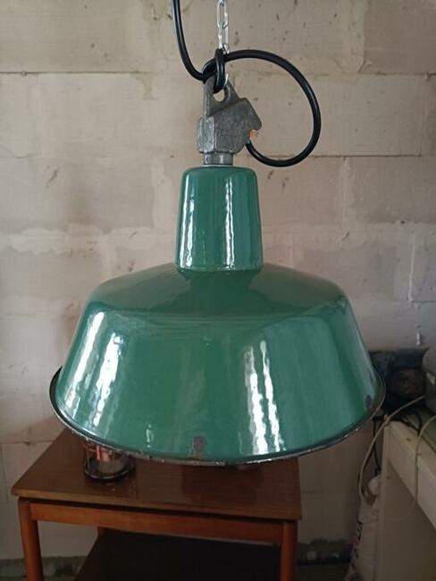 Kupię stare lampy przemysłowe i biurowe z PRL