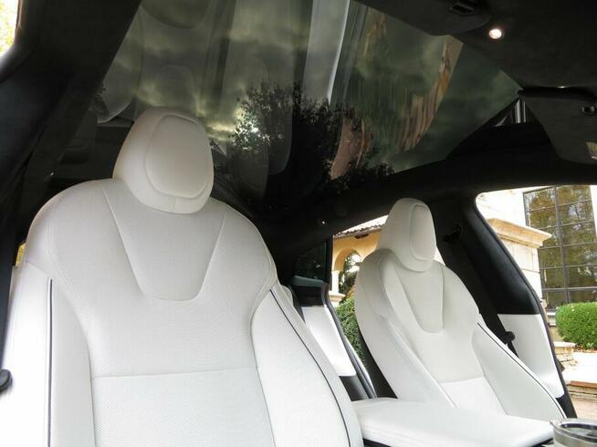 TESLA Model S Plaid 2023 z Californii
