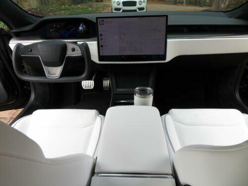 TESLA Model S Plaid 2023 z Californii