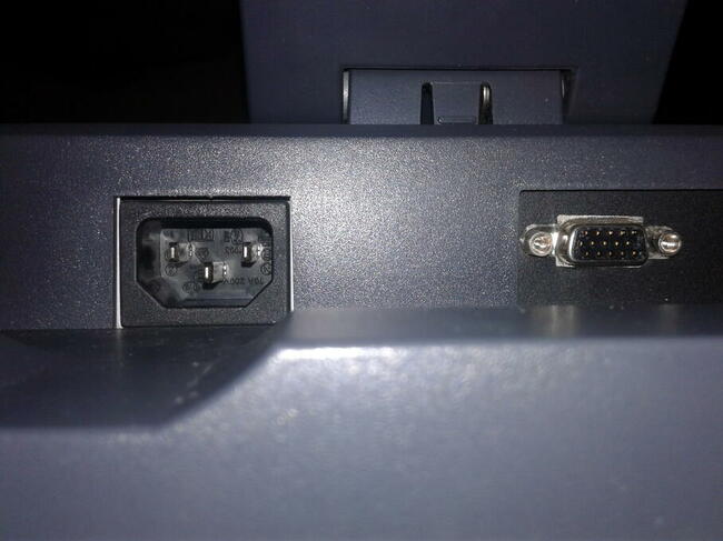 Monitor cały sprawny