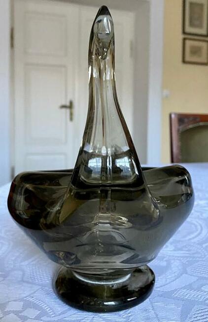 Szklany łabędź z PRL-u