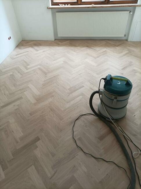 Cyklinowanie renowacja starych podłóg drzwi i schodów