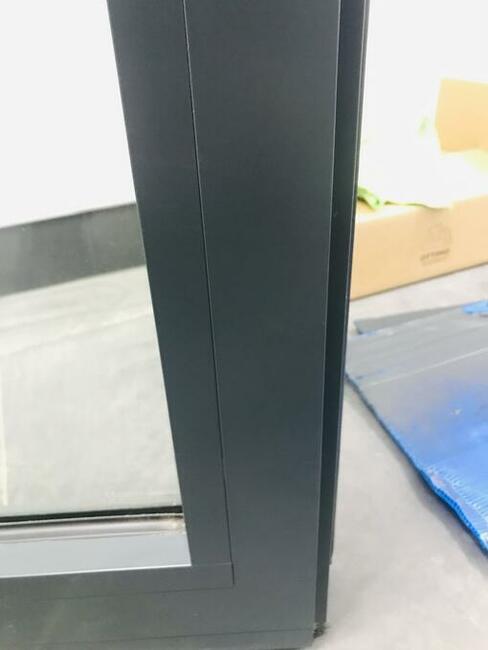 Retusz uszkodzeń, okna, drzwi, witryny sklepowe itp.