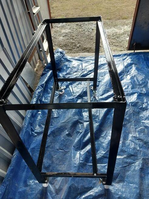 stojak mobilny na koła