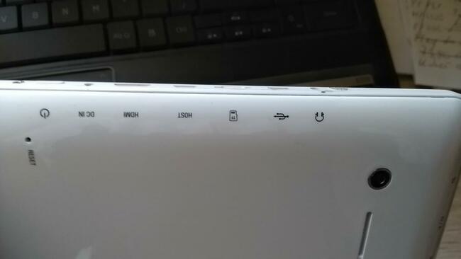 Tablet, ładowarka, etui