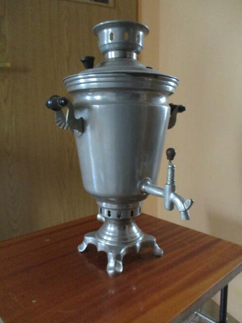 Samowar elektryczny.