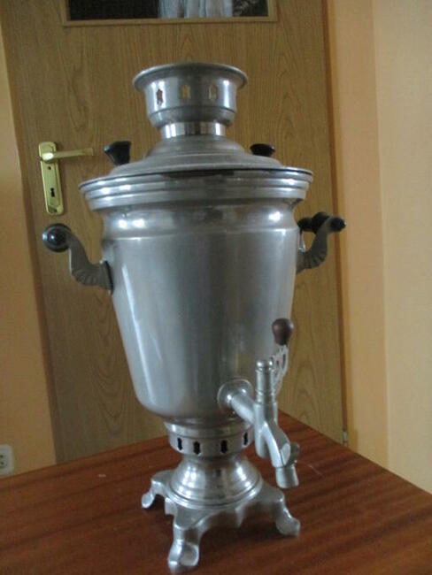 Samowar elektryczny.