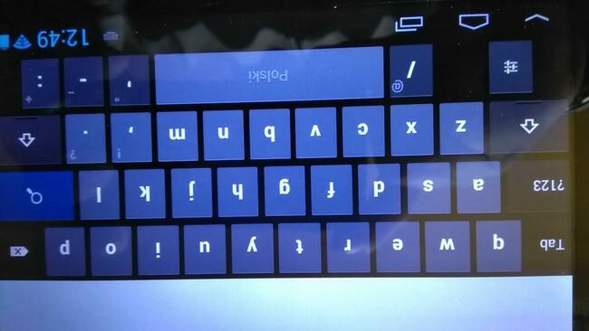 Tablet, ładowarka, etui