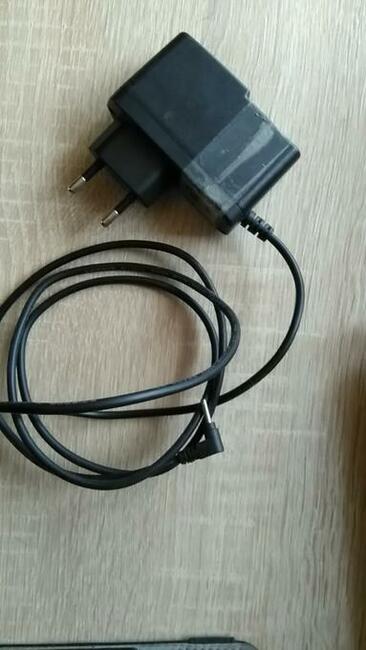 Tablet, ładowarka, etui