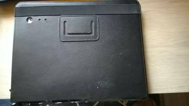 Tablet, ładowarka, etui