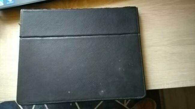 Tablet, ładowarka, etui