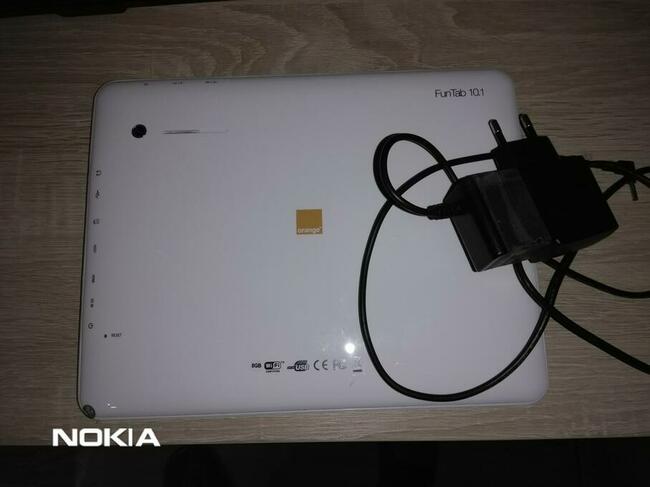 Tablet, ładowarka, etui