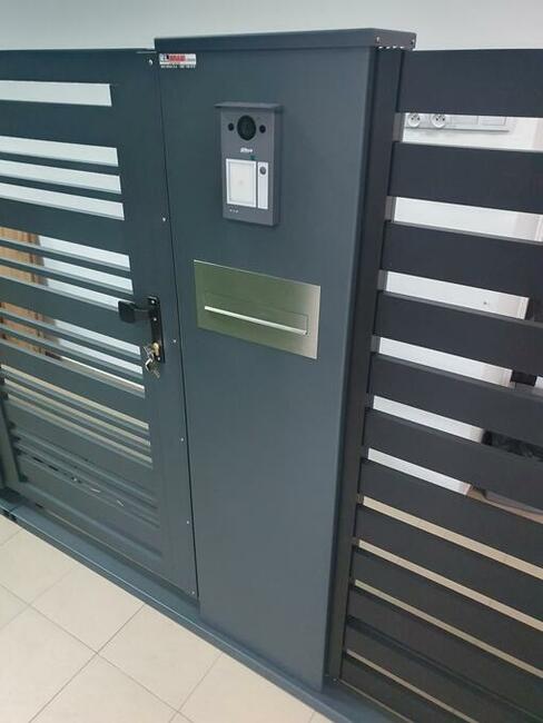 Słupek multimedialny ogrodzeniowy PRODUCENT