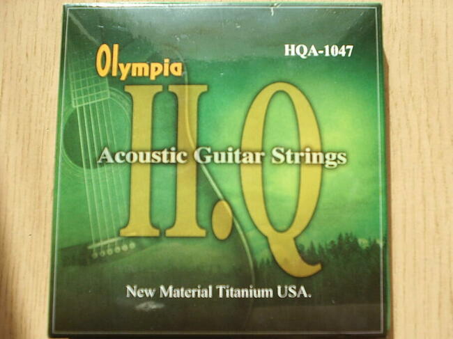 Różne struny stalowe do gitar akustycznych