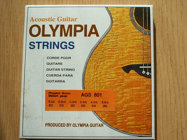 Różne struny stalowe do gitar akustycznych