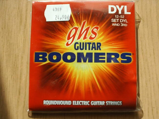 Różne struny stalowe do gitar elektrycznych