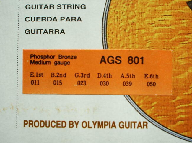 Różne struny stalowe do gitar akustycznych