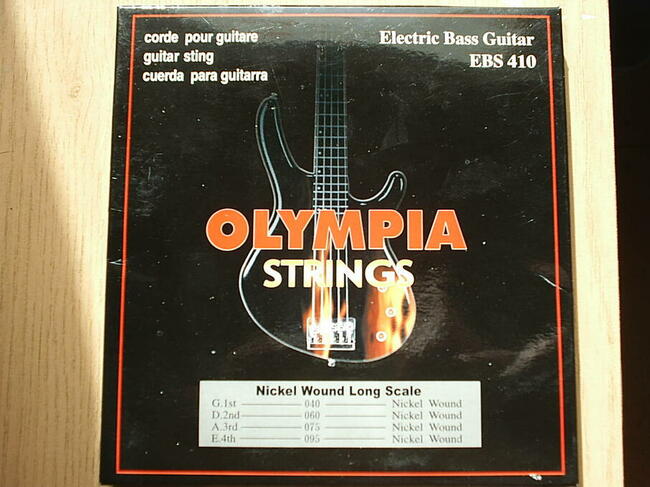 Różne struny stalowe do gitar basowych