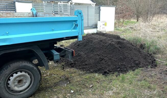 ziemia przesiana z obornikiem lub bez obornika