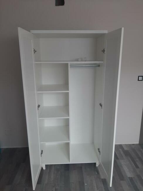 Skręcanie i montaż mebli. Montaz paneli podłogowych. Montaz