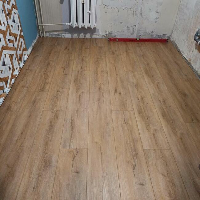 Wykończenia wnętrz, Malowanie, tapetowanie.