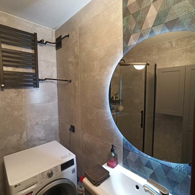 Wykończenia wnętrz, Malowanie, tapetowanie.