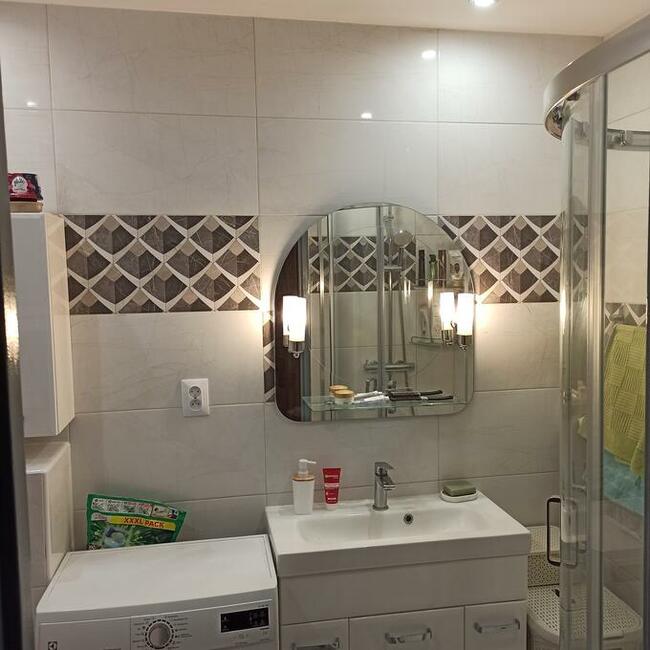 Wykończenia wnętrz, Malowanie, tapetowanie.